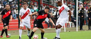 El presidente de la FPF, Agustín Lozano, compartió minutos con Juan Jayo Legario y Miguel Rebosio Agustín Lozano anotó un golazo en un amistoso con 'excracks' de la selección peruana | VIDEO
