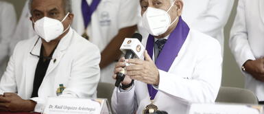 El decano del CMP, Raúl Urquizo criticó duramente al ministro de Salud, Hernán Condori. Colegio Médico del Perú le dice mentiroso a Hernán Condori