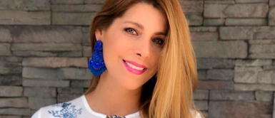 Viviana Rivasplata y bikini con flores Viviana Rivasplata reina las playas con un particular bikini con flores bordadas