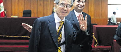 Alberto Fujimori sigue siendo autor mediato de los delitos de asesinato, lesiones graves y secuestro con crueldad. Foto: Andina Fujimori debe casi 52 mil soles por reparación civil ¿El indulto humanitario lo libera de esta deuda?