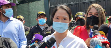 Keiko Fujimori afirmó que Alberto Fujimori se quedará en Perú tras su excarcelación. Foto: Erwin Valenzuela/URPI-LR Keiko asegura que su padre se quedará en Perú: “He hablado con él y toma la noticia con prudencia”