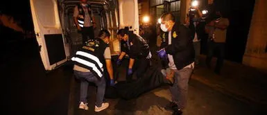 Peritos de la PNP y el fiscal de turno llegaron al hostal para el levantamiento de los cadáveres. ¡Lo buscan! Identifican a sicario venezolano que asesinó a sus 2 compatriotas dentro de hostal