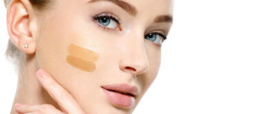 Tips para encontrar la base perfecta y lucir joven Los 5 mejores tips para aplicar la base de maquillaje y sumarle jovialidad a nuestra imagen