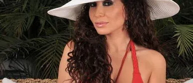 Janet Barboza y bikini lace up Janet Barboza despide el verano con pícaro bikini 'lace up' de esencia tropical