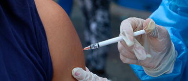 Menores que se inocularon en octubre están aptos para recibir la tercera dosis. COVID-19: Adolescentes de 12 a 17 años recibirán tercera dosis desde mañana