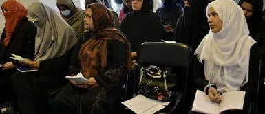 Afganistan limita a mujeres a viajar solas. Afganistán: Talibanes prohíben a mujeres viajar sin compañía de un hombre