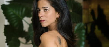 Vanessa Terkes con outfit total black y calzado animal print Vanessa Terkes paraliza las calles de España con elegante outfit y un calzado de lujo