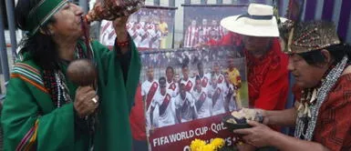 Chamanes peruanos hacen brujerías contra la Albirroja para favorecer a la Blanquirroja. Chamanes peruanos hacen brujerías contra la Albirroja para favorecer a la Blanquirroja.