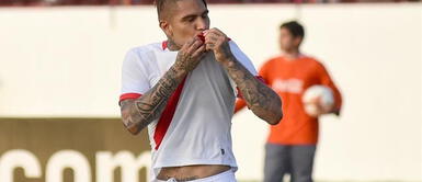 Paolo Guerrero le dedicó unas palabras a la Blanquirroja tras su victoria ante Paraguay. Paolo Guerrero no puede con la emoción y saluda triunfo de la selección peruana con mensaje