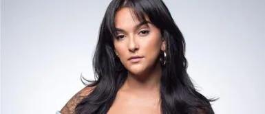 Daniela Darcourt cantó el himno nacional ante el partido de Perú vs. Uruguay con un outfit peruano y unos jeans en tendencia Daniela Darcourt se vistió con la blanquirroja y un pantalón en tendencia para entonar el himno nacional