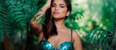 Susana Alvarado deslumbra con la tendencia corsé Susana Alvarado conquista en el desierto de Sechura con pícaro top estilo corsé floral