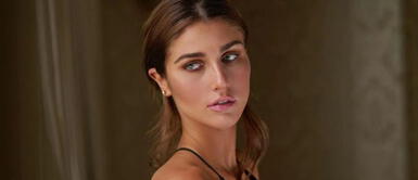 Alessia Rovegno con la tendencia de otoño Alessia Rovegno luce como una diosa al llevar una de las tendencias más fuertes en otoño