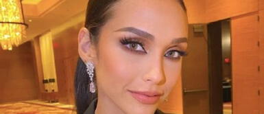 Janick Maceta con traje sastre femenino Janick Maceta gobierna con el estilo de una mujer poderosa a cargo de una combinación perfecta