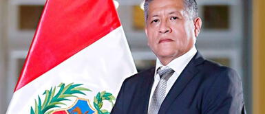 Cuarto Poder: Ministro Rosendo Serna habría plagiado más del 70% de su tesis de doctorado. Ministro Rosendo Serna habría plagiado más del 70% de su tesis de doctorado, según Cuarto Poder