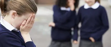 Menor sufre de bullying y su padre agrede a sus compañeras de colegio. Padre golpeó a escolares luego que su hija denunciara que sufría de bullying