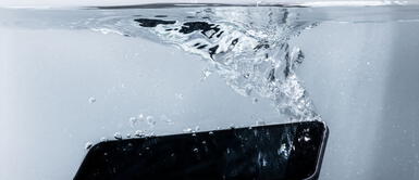 Descubre todo lo que puedes hacer si tu celular se cae al agua. Smartphone: ¿Qué hacer si tu celular se cayó al agua y cómo repararlo?