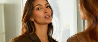 Natalie Vértiz y conjunto de Carolina Herrera Natalie Vértiz paraliza las calles de Colombia con un impecable conjunto de Carolina Herrera