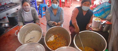 Ollas comunes se sostuvieron con la colaboración de ciudadanos, instituciones públicas y privadas. Piden a Gobierno que les asigne presupuesto. Ollas comunes realizan cacerolazo y exigen presupuesto directo: “El hambre no espera señor Castillo”