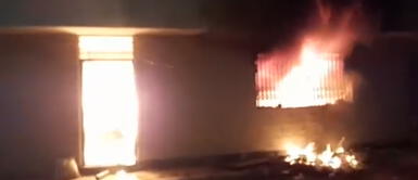 Vecinos indignados incendiaron lugar donde fue hallada menor secuestrada: Foto: difusión Violación en Chiclayo: prenden fuego a casa donde sujeto habría ultrajado a niña de 3 años