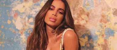 Anitta con pantalones acampanados y top brillante Anitta deslumbra en Los Ángeles con glamuroso top mariposa y pantalones acampanados