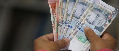 Según la ley, por trabajar un feriado recibes triple remuneración diaria. Foto: Andina ¿Cómo denuncio si no recibo el pago triple por trabajar los feriados en Semana Santa?