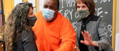 Liberan después de 30 años a hombre en Estados Unidos. Era inocente: juez excarcela a hombre que pasó más de 30 años en la cárcel por un crimen que no cometió