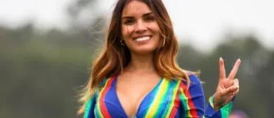 Fiorella Rétiz y botas blancas XL Fiorella Rétiz sorprende con osado look protagonizadas por unas botas retro 'over the knees'