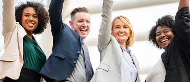 . Una sonrisa tiene el poder de transformar la vida de las personas y mejorar su salud en general Día del trabajo: reír en la oficina genera productividad en los colaboradores