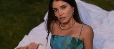 Flavia Laos deslumbra bikini satinado en playas brasileñas Flavia Laos imprime su 'fashion sense' en Rio de Janeiro posando como sirena con bikini satinado