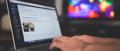 ¿Qué debes tener en cuenta en una laptop para trabajo remoto?. Foto: elnacional Cinco claves para rendir al máximo y sin lesiones en el trabajo remoto