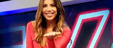 Mónica Cabrejos presume sus 46 años con imponente bikini Mónica Cabrejos presume su belleza a sus 46 años con un coqueto bikini alabando su fortaleza femenina