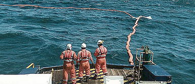 In situ. Técnicos de OEFA y Osinergmin viajaron a la zona. Foto: difusión Desastre ecológico: nuevo derrame de petróleo es registrado al norte del Perú