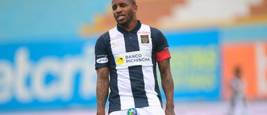 Jefferson Farfán aún no suma minutos en el campo, en lo que va la temporada 2022 Jefferson Farfán es criticado tras subir una foto con Roberto Guizasola
