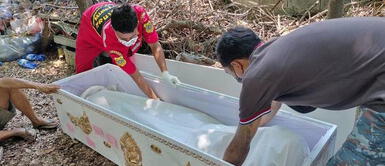 El adulto mayor se negaba a aceptar que su esposa falleció en el 2001. Tailandia: Hombre durmió con el cadáver de su esposa durante 21 años