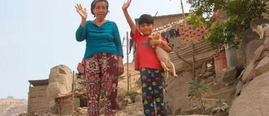 La adulta mayor y su bisnieto viven juntos en un cerro de San Juan de Lurigancho. No cuentan con los recursos suficientes para vivir. Día de la Madre: bisabuela cría sola a su bisnieto desde que la abuela murió por COVID-19