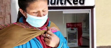 Madre duerme con sus cuatro hijos en cajeros automáticos en Cusco: “Tengo que ver que nadie entre” Madre duerme con sus cuatro hijos en cajeros automáticos en Cusco: “Tengo que ver que nadie entre”