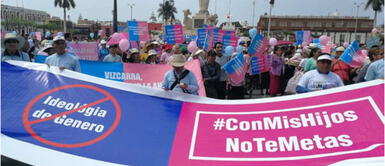 Con mis hijos no te metas: Grupos conservadores ahora podrán vetar los textos escolares Los textos escolares podrán ser modificados por grupos conservadores