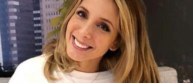 Fiorella Flores luce su dulce embarazo rindiéndole pleitesía con uno de los tonos más en tendencia Fiorella Flores despliega su belleza maternal al llevar un comfy vestido en el color clave para este 2022