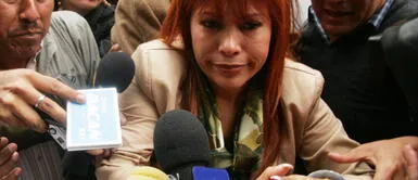 Magaly Medina a prisión Cuando Magaly Medina era trasladada a prisión y la gente se metió a detener el vehículo