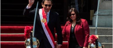 Martín Vizcarra y el día que rompió los protocolos para sentarse al lado de su esposa en la Parada Militar. Martín Vizcarra y el día que rompió los protocolos para sentarse al lado de su esposa