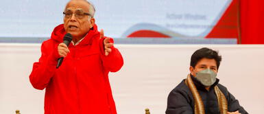 Anibal Torres invocó a los grupos políticos de la derecha a que paguen sus impuestos. Foto: La República. Aníbal Torres al Congreso: “¿Quién ha recibido un táper para asistir a esta reunión?”