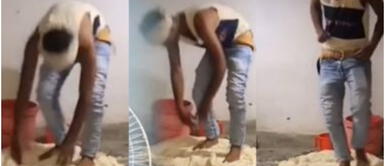 Joven que vende empanadas en la calle es captado preparando la masa con sus pies. Hombre vende empanadas que amasa con sus pies