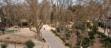 Menor era prostituida por sus padres: un anciano contrató sus servicios y mantuvo sexo con ella en un parque. Detenidos los padres de una menor por prostitución y el anciano que pagaba por los "servicios"