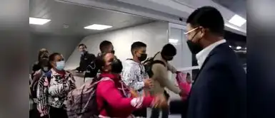 Mujer que denuncio supuesto bullying contra su hijo, regresó a Venezuela y se encontró con autoridades del gobierno de Maduro Mujer que denuncio supuesto bullying contra su hijo, regresó a Venezuela y se encontró con autoridades del gobierno de Maduro