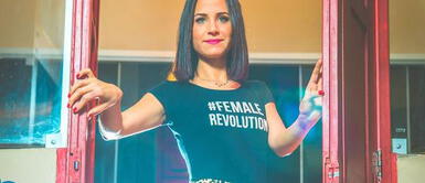 Sigrid Bazán llega hasta el Taj Mahal cautivando con un cálido outfit primaveral Sigrid Bazán deslumbra frente al Taj Mahal con un impecable y refrescante toque primaveral en outfit