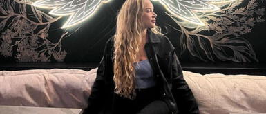 Ale Venturo luce pantalones con aberturas Ale Venturo revive la tendencia de los pantalones partidos en estilismo con aires retro