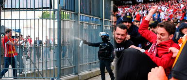 Hinchas del Liverpool generaron trifulcas en los exteriores del estadio. Champions League: Tribunal francés juzgará a 3 peruanos por robar en el Real Madrid vs. Liverpool