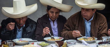 Padres de Pedro Castillo estarían recibiendo pensión del Estado, pese a que su hijo es el presidente del Perú. Pedro Castillo: sus padres están inscritos en Pensión 65 para adultos mayores en extrema pobreza