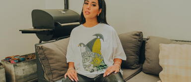 Melissa Paredes y jeans acampanados Melissa Paredes se adueña de la moda retro con imponente tendencia de jeans acampanados