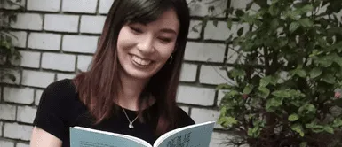 Camila Craig escritora de Camila Craig presentó su obra “Poeta de Internet”